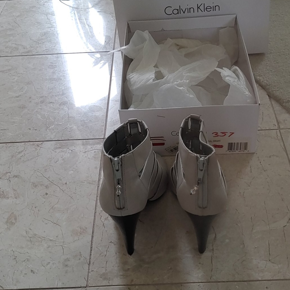 Shoes - Picture 3 of 3